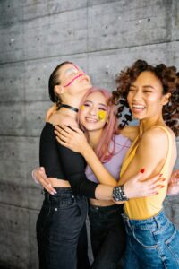 trois amies femmes