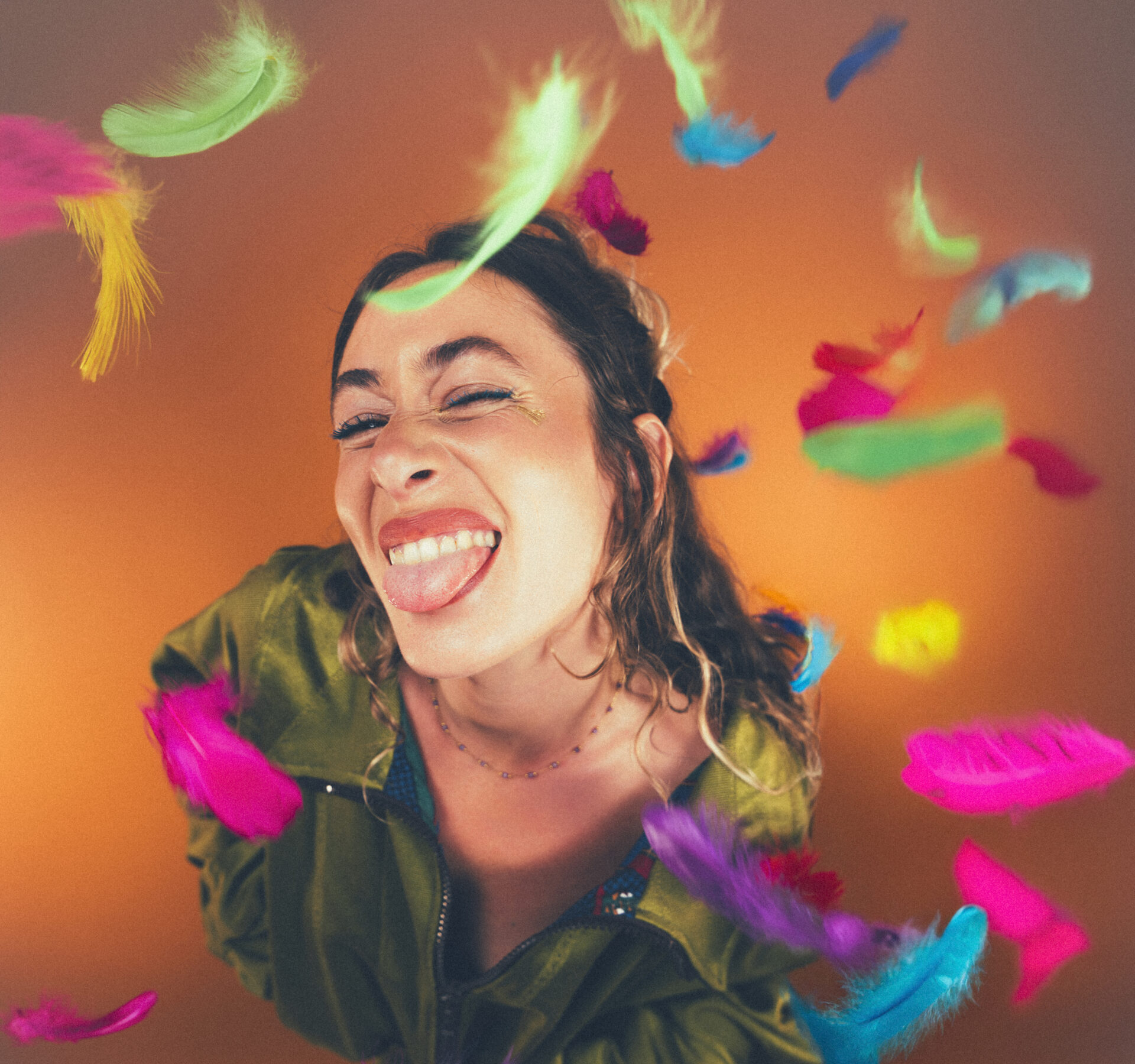 « Les Brésiliens portent en eux cette joie incontestable » : Rencontre avec la chanteuse Luiza