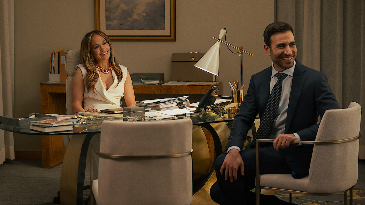 Brett Goldstein et Jennifer Lopez dans Office Romance (2026).