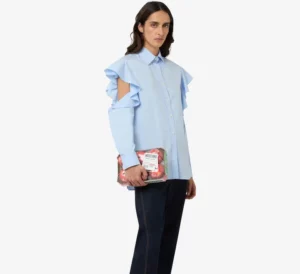En forme de caisse de pommes, ce sac trompe-l'œil signé Moschino fait le buzz sur les réseaux sociaux