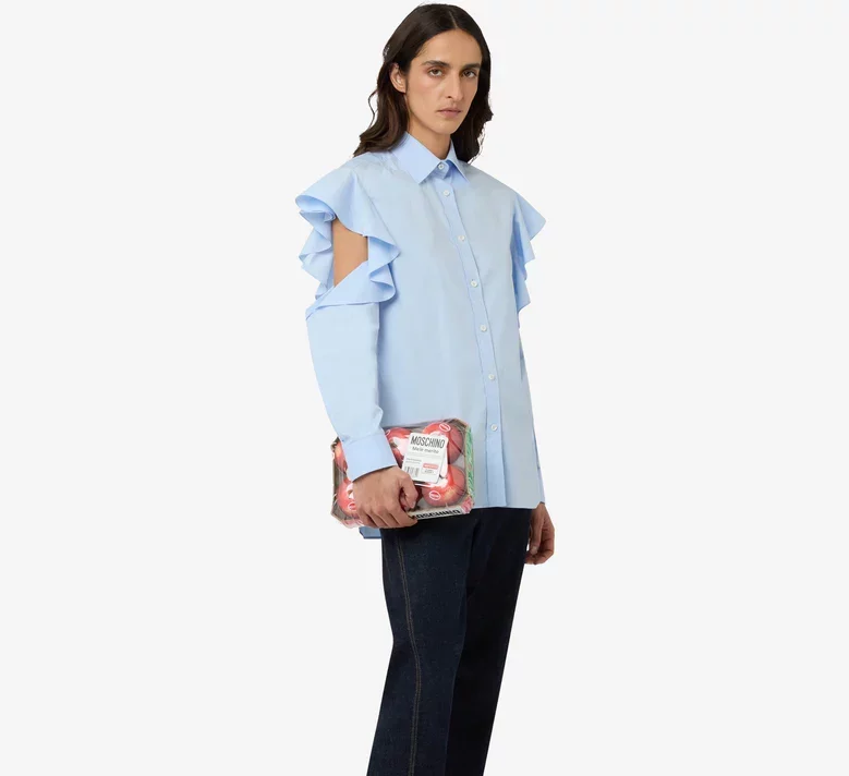 En forme de caisse de pommes, ce sac trompe-l&rsquo;œil signé Moschino fait le buzz sur les réseaux sociaux