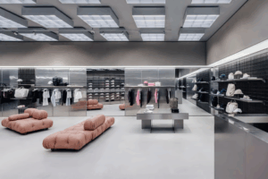 Intérieur de la boutique On à Dubaï.