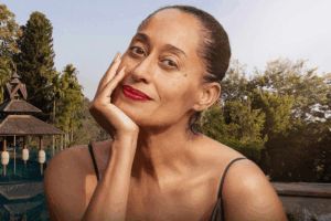 Tracee Ellis Ross dans la saison 2 de Solo Traveling.