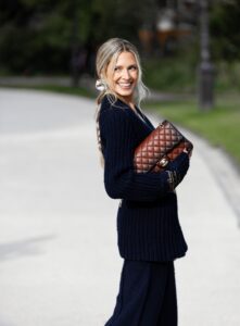 Street Style de la Fashion Week printemps-été 2025 Sac Chanel.