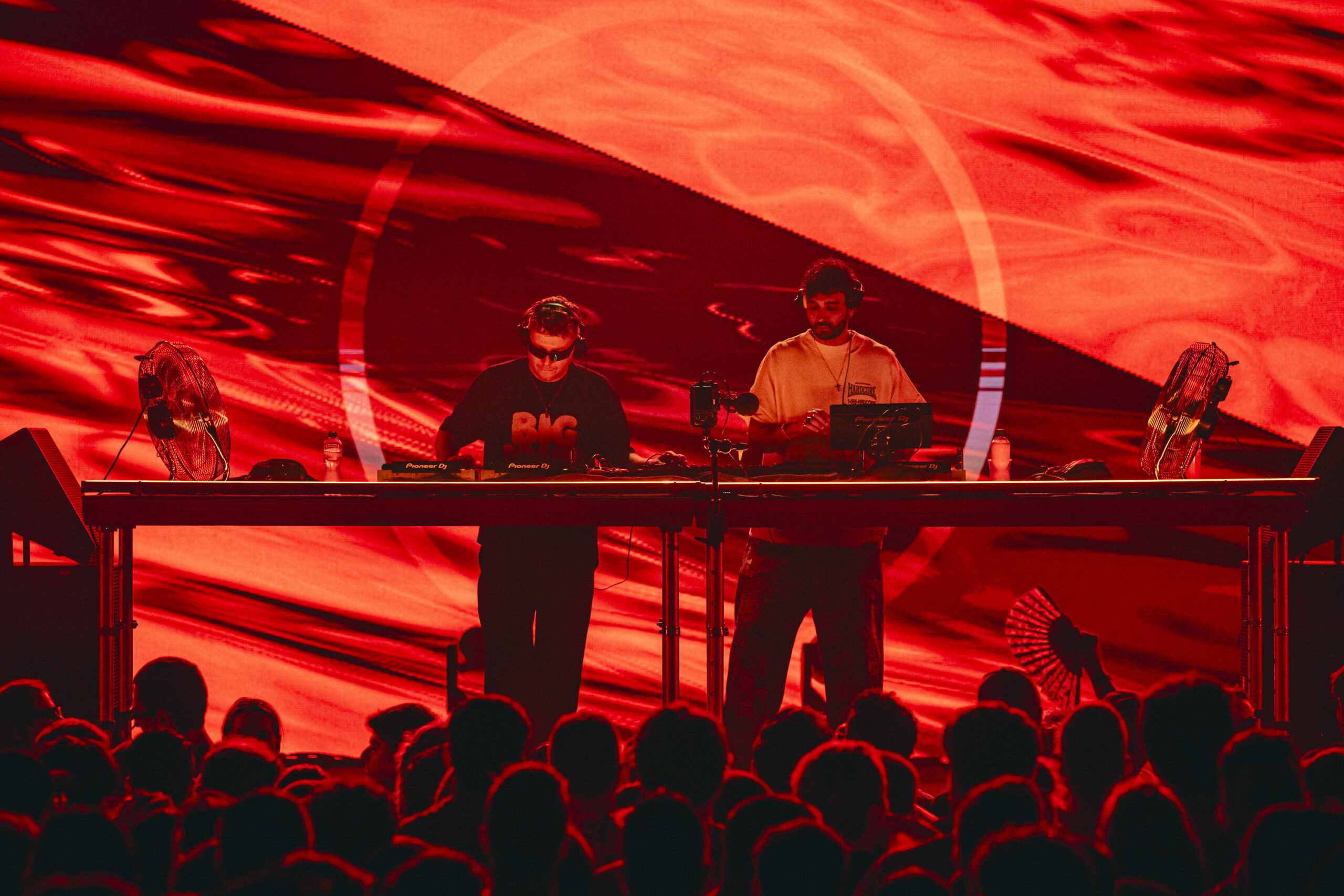 Le duo suisse Adriatique dévoile un titre composé avec les sons de son public