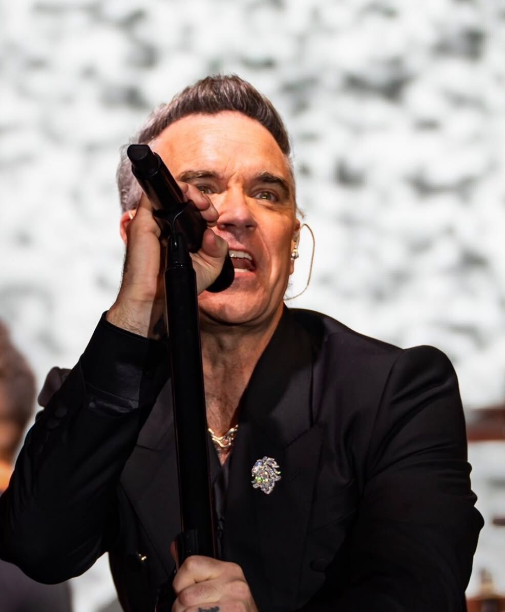 Robbie Williams arbore une création de la prestigieuse maison suisse Chopard