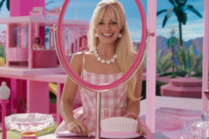 Margot Robbie (Barbie) dans Barbie (2023).