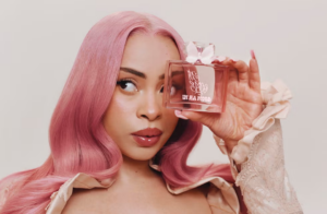 Ice Spice pour la campagne de son parfum "In Da Hood".