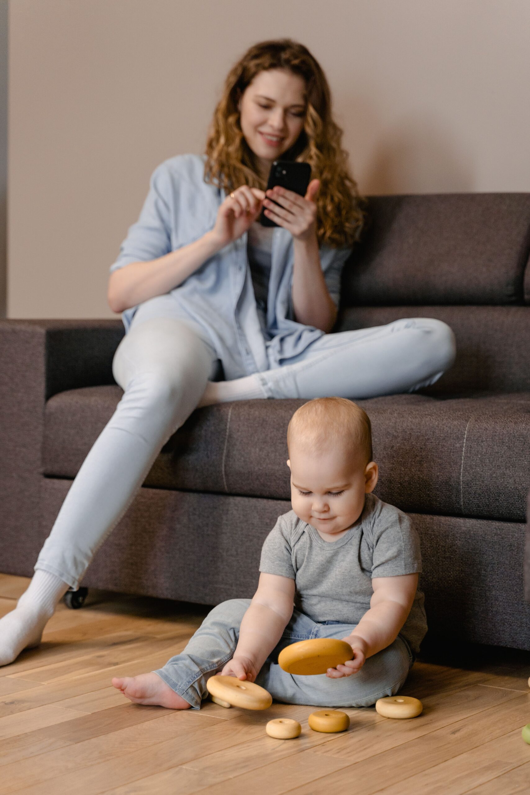 Phubbing parental : quand les écrans éloignent les parents de leurs enfants