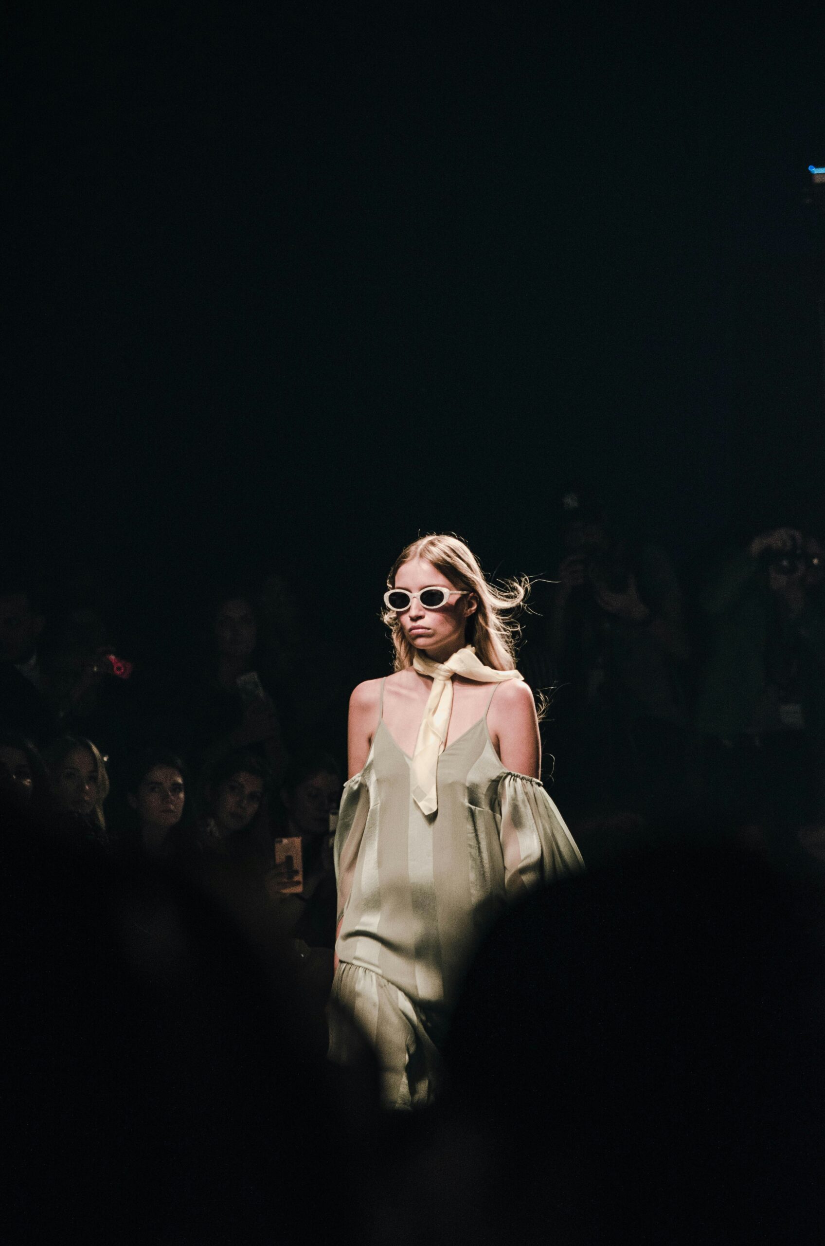 Rihanna, Céline Dion, migrants… mais que se passe-t-il à la Fashion Week de Paris ?