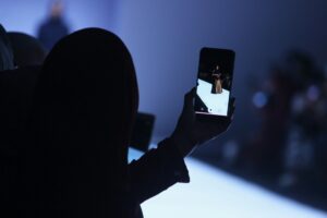 Fashion Week : pourquoi le défilé COS a-t-il viré au scandale ?