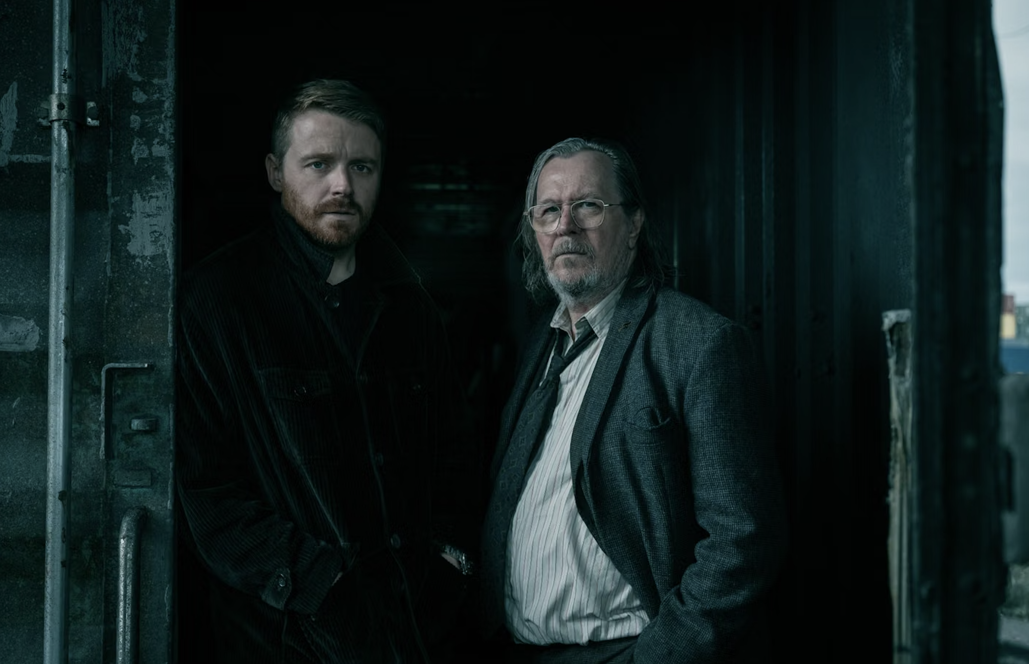 Gary Oldman (à droite) et Jack Lowden (à gauche) dans les rôles des agents secrets Jackson Lamb et River Cartwright pour la série Slow Horses
