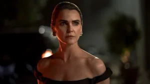 Keri Russell dans le rôle de Kate Wyler Rufus Sewell dans le rôle de Hal Wyler dans la dilpomate Crédits : ERIKA KUENKA/NETFLIX