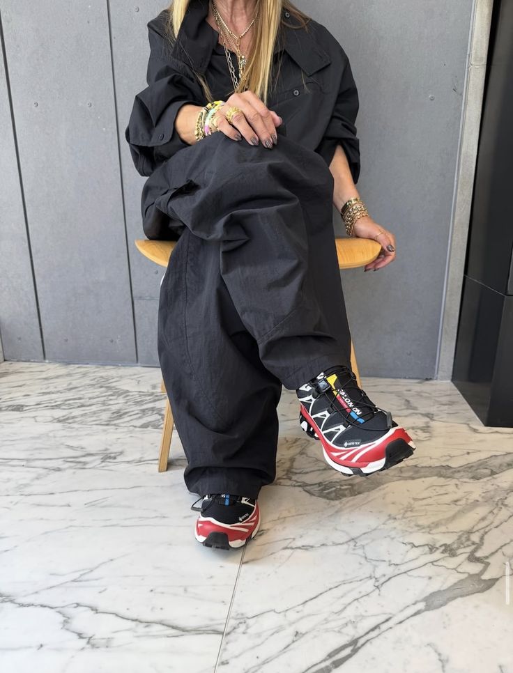 4 modèles de chaussures fermées à porter avec un pantalon large